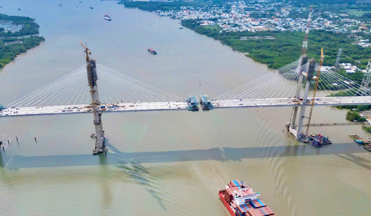Chỉ vài tuần nữa, chính thức hợp long cây cầu dây văng có tĩnh không cao nhất Việt Nam