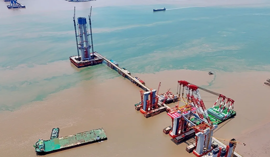 ‘Siêu cầu’ có trụ cao ngang toà nhà 100 tầng giữa biển khơi, tương lai lập kỷ lục thế giới