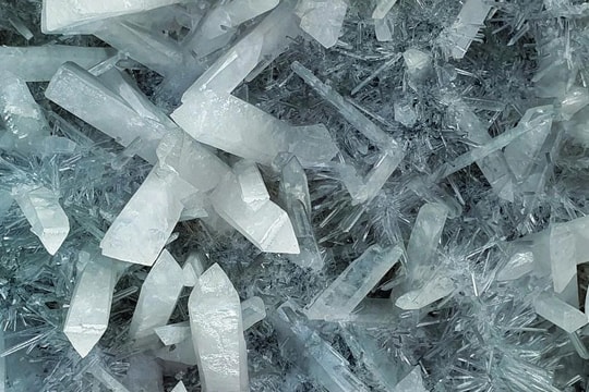 Trung Quốc phát hiện nguồn nguyên liệu chiến lược cho chip bán dẫn và pin mặt trời ngay trong nước