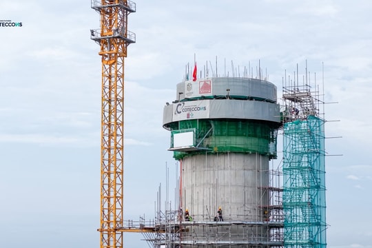 Chính thức cất nóc công trình biểu tượng cao 127m, nằm tại siêu sân bay 196.000 tỷ đồng lớn thứ hai Việt Nam