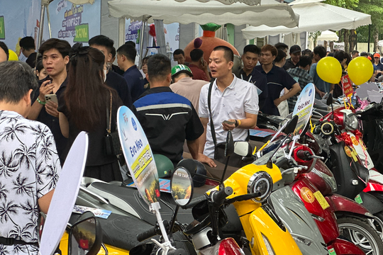 Hôm nay, tỷ phú Phạm Nhật Vượng khai trương 66 đại lý VinFast trên toàn quốc, khẳng định tham vọng bàn giao 1 triệu xe
