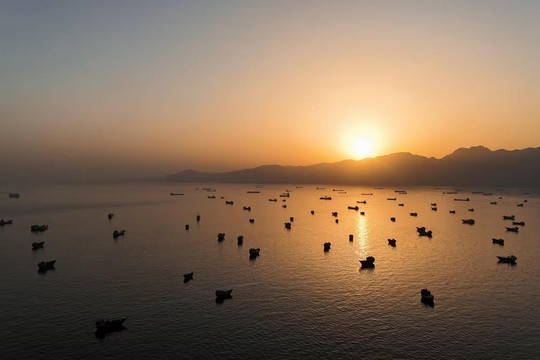 Bí ẩn lớn: Eo biển Hormuz đang 'rò rỉ' dầu qua những chuyến tàu ma?