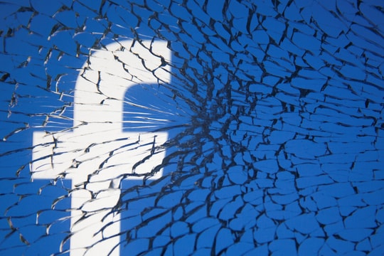 Facebook sập trên diện rộng, người dùng bị 'văng' khỏi tài khoản