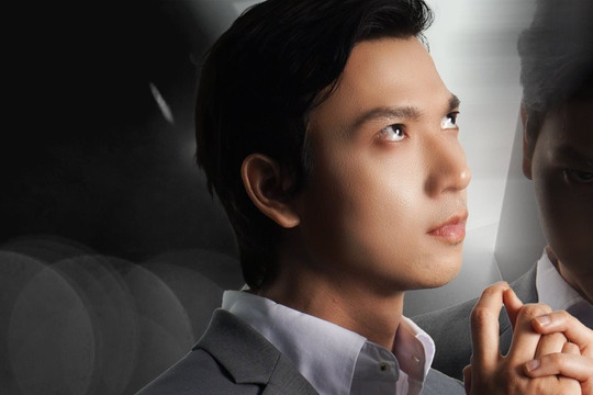 Diễn viên Duy Nghĩa xuất hiện trên báo giới quốc tế với lối diễn xuất ấn tượng