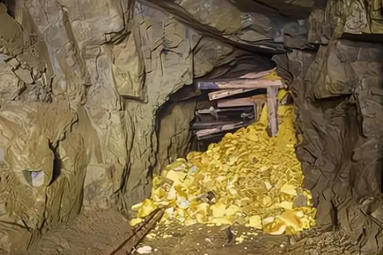 Cơ quan chức năng phong tỏa khẩn cấp, tịch thu 200kg vàng do người nông dân phát hiện trong núi sâu