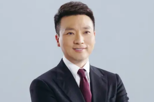 Nam MC nổi tiếng đài Trung ương thi ĐH đạt thủ khoa toàn tỉnh nhưng vẫn trượt nguyện vọng 1, nay là Giám đốc kiêm Ủy viên Ban Kiểm tra kỷ luật của nhà đài