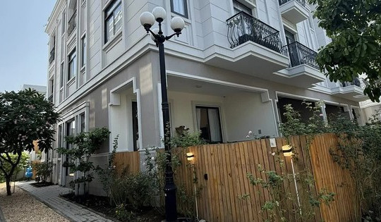 Siêu mẫu quyền lực của làng thời trang Việt rao bán biệt thự rộng lớn trong khu dân cư ‘nhà giàu’ giữa lòng TP. HCM