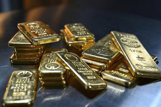 Ngân hàng trung ương toàn cầu đổ xô gom vàng với tốc độ chưa từng thấy, đồng USD đang mất dần vị thế?