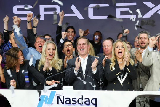 Elon Musk vui như Tết: Cổ phiếu SpaceX tăng vọt 2 ngày sau IPO, lọt top 6 công ty lớn nhất thế giới
