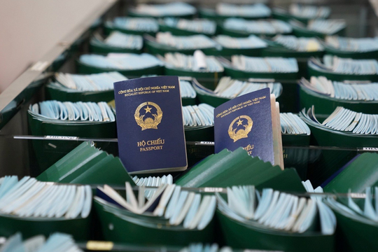 Hộ chiếu Việt Nam tăng bậc bất ngờ, danh sách miễn visa được mở rộng