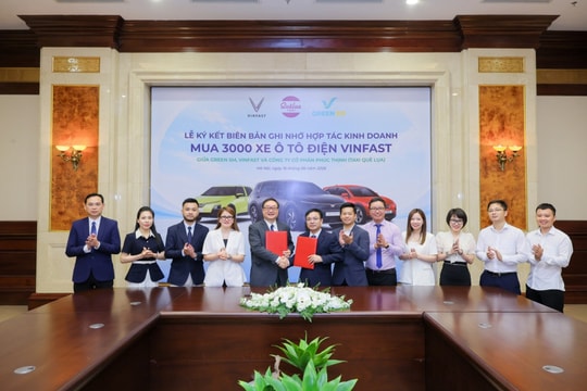 Công ty của tỷ phú Phạm Nhật Vượng chốt đơn 2.000 xe điện VinFast với một hãng taxi