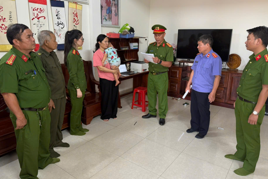 Khởi tố, cấm đi khỏi nơi cư trú đối với nữ Kế toán trưởng, Phó trưởng Ban chỉ đạo cổ phần hóa một công ty