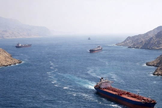 Tình báo Mỹ cảnh báo Iran có thể đóng cửa eo biển Hormuz bất cứ lúc nào