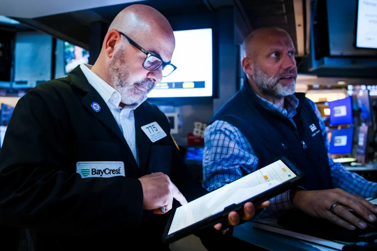 Dow Jones vượt mốc 52.000 điểm lần đầu tiên trong lịch sử, SpaceX gây sốt