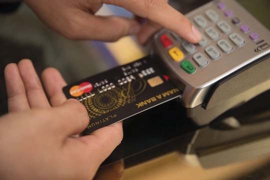 Người dân cần đặc biệt chú ý khi quẹt thẻ bằng máy POS, công an vừa đưa ra cảnh báo khẩn