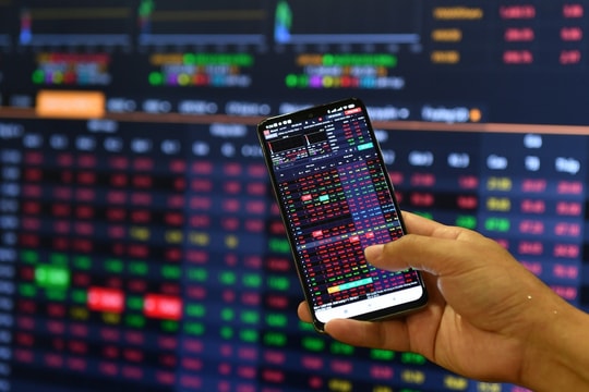 Một công ty chứng khoán muốn thanh lý cổ phiếu trên 481 tài khoản khách hàng, UBCK lập tức đưa ra cảnh báo