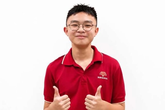 Thủ khoa thi lớp 10 TPHCM giành hai điểm 10