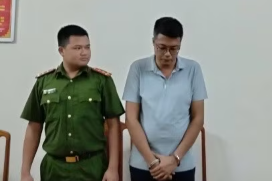 Cựu cán bộ Vũ Công Giang bị khởi tố vì chiếm đoạt, 'sang tên' sổ đỏ của khách hàng
