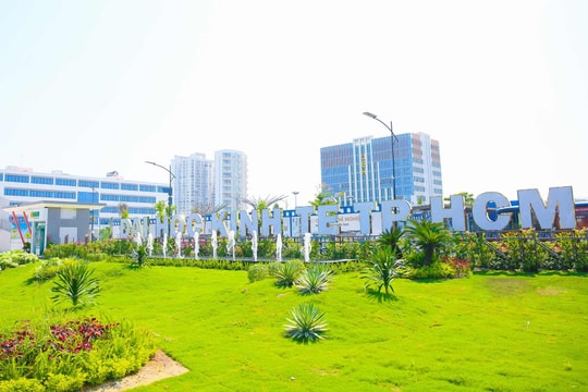 Đại học của Việt Nam có hơn 800 giảng viên là Giáo sư, Phó Giáo sư, Tiến sĩ, Thạc sĩ: Đã đào tạo hơn 250.000 cử nhân, phấn đấu trở thành trường hàng đầu châu Á