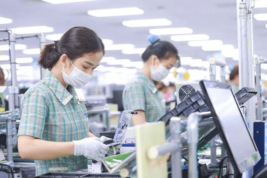Nhập siêu tăng 2,8 tỷ USD chỉ sau nửa tháng