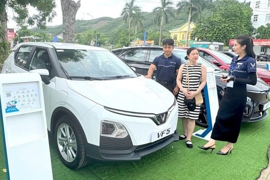 Người định mua VinFast VF 5 lần đầu nói thật về chất lượng xe, tính chi li về giá và nhận xét thẳng nội thất