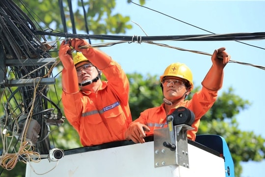 Giữa lúc công suất điện toàn quốc lập kỷ lục, Bộ Công Thương ra chỉ đạo nóng với EVN