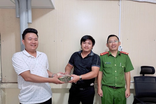 Chuyển 260 triệu đồng vào tài khoản lạ, người đàn ông ở Hà Nội phải đi hàng nghìn km đến làm việc với cơ quan Công an