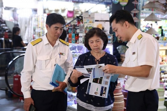 Bán hàng rong, buôn chuyến có phải đăng ký hộ kinh doanh không? Bộ Tài chính nói rõ nhóm thu nhập thấp