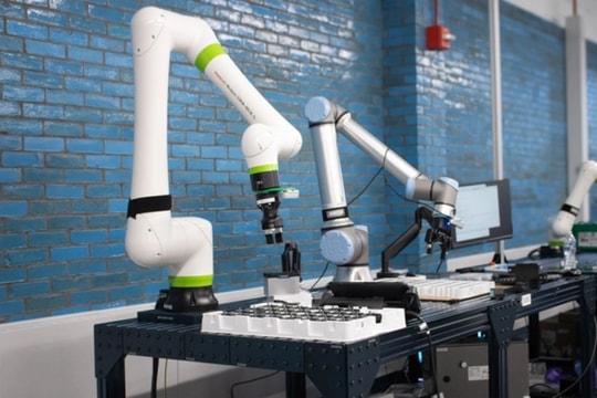 Một hãng xe lớn quyết định sa thải 1.000 lao động, thay thế bằng 50 robot