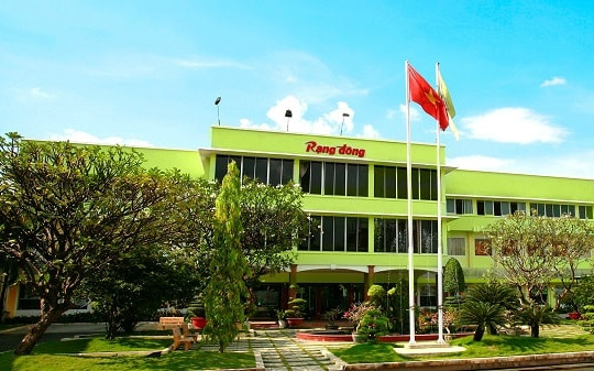 Đình chỉ giao dịch cổ phiếu của 2 doanh nghiệp từng là tên tuổi lớn