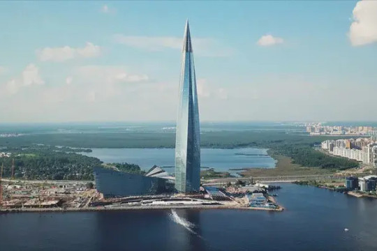 Phát hiện Nga huy động hàng nghìn xe chuyên dụng đổ gần 20.000m³ bê tông trong 49 giờ liên tục, 'tiêu tốn' 52.600 tỷ đồng để tạo nên một kỳ tích bên bờ biển