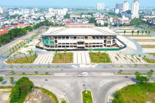 Chỉ 5 ngày nữa, quảng trường trăm tỷ buộc phải hoàn thành sau khi một nhà thầu liên tiếp bị xử phạt