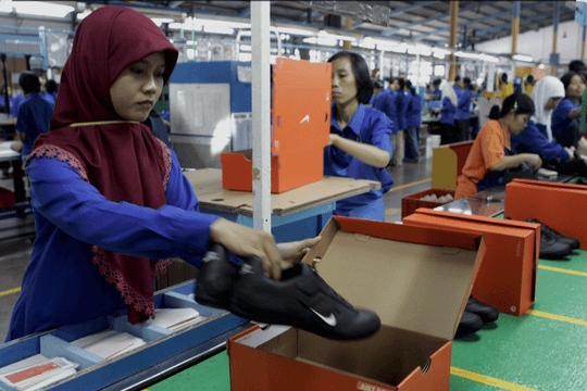 4.000 công nhân tại nhà máy đối tác của Nike và Puma bị cho nghỉ việc: Chuyện gì đã xảy ra ở nền kinh tế số 1 Đông Nam Á?