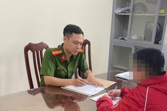 Hà Nội: Công an làm việc với shipper túm tóc kéo lê cô gái trên vỉa hè
