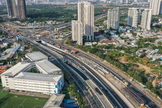 Nút giao 3 tầng lớn nhất TP. HCM tiếp tục lùi thời gian hoàn thành