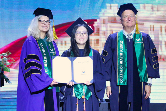 Nữ sinh 'chưa từng học lớp 1' tốt nghiệp khóa bác sĩ Y khoa đầu tiên tại ĐH 'tinh hoa' 6.500 tỷ đồng của ông Phạm Nhật Vượng: Mang hai dòng máu Việt - Nhật, giành học bổng hơn 850 triệu đồng/năm