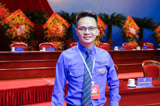 BTV nổi tiếng của VTV từng là thí sinh Olympia, nhận học bổng du học Nga, được bầu vào Ban Chấp hành Trung ương Đoàn khóa XIII