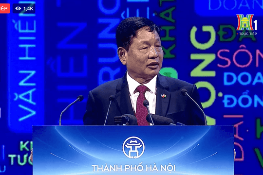 Nhìn bức tranh 100 năm sau của Hà Nội, Chủ tịch FPT Trương Gia Bình xúc động và đưa ra 5 cam kết