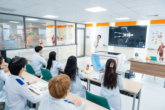 Trường Đại học Việt Nam xếp hạng 1.400 thế giới có ngành Y khoa học phí gần 1 tỷ đồng, chương trình thân thiện và tích hợp