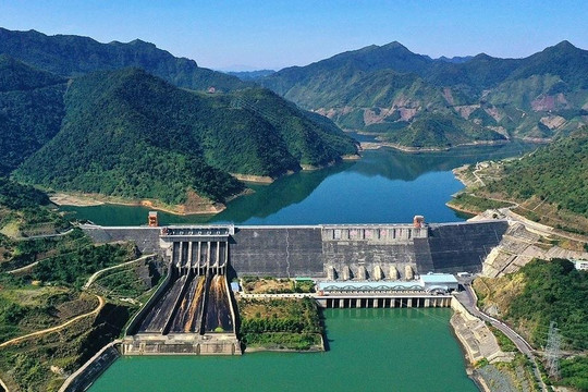 Hồ thủy điện nổi tiếng của Việt Nam có dung tích 9,26 tỷ m³, được ví như 'vịnh Hạ Long' sắp trở thành Khu du lịch quốc gia