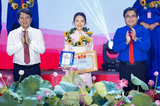 Phương Mỹ Chi được tuyên dương