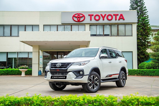 Người Việt ngày càng chuộng xe Hybrid, giúp Toyota phá kỷ lục với mức tăng trưởng 89%
