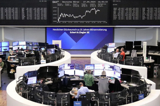 AI tạo siêu lợi nhuận, người ôm vàng và Bitcoin lỗ nặng trong nửa đầu năm 2026