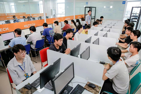 Ngành học đặc biệt 'khát' nhân lực ở cả Việt Nam và thế giới: Phải đạt trên 9,5 điểm/môn mới đỗ, thu nhập lên tới 100 triệu đồng/tháng