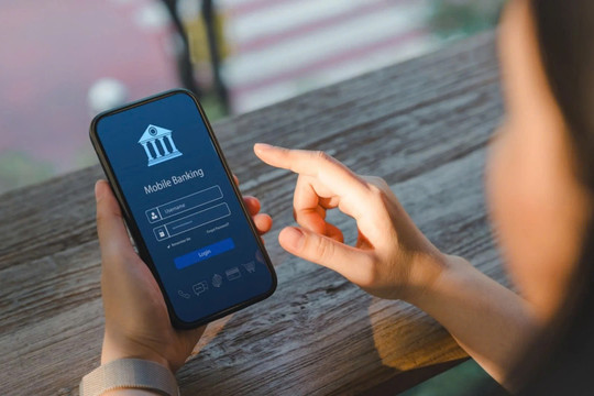 Từ 1/7/2026: Vietcombank, VietinBank, Techcombank… tạm dừng giao dịch chuyển khoản/rút tiền trực tuyến của đối tượng này