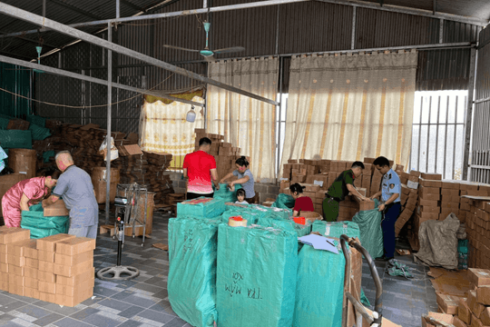 Kiểm tra một xưởng sản xuất, tịch thu 4.600 gói trà giả cùng 1,1 tấn nguyên liệu: Khởi tố quản lý Nguyễn Quang Lợi