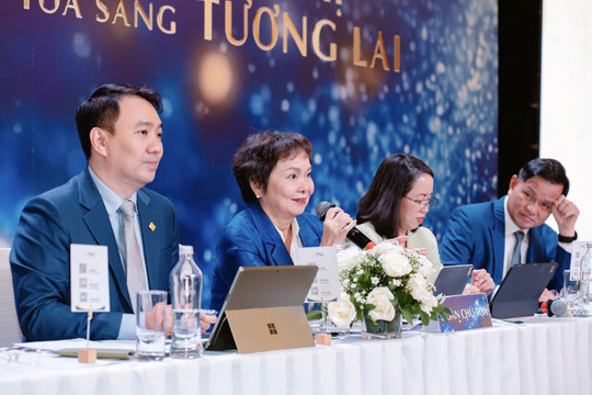 Gia đình Chủ tịch Cao Thị Ngọc Dung cân nhắc 'giải cứu' cổ phiếu PNJ