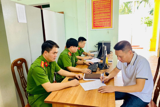 Tài khoản Techcombank xuất hiện giao dịch 70 triệu đồng, công an lập tức mời người đàn ông SN 1999