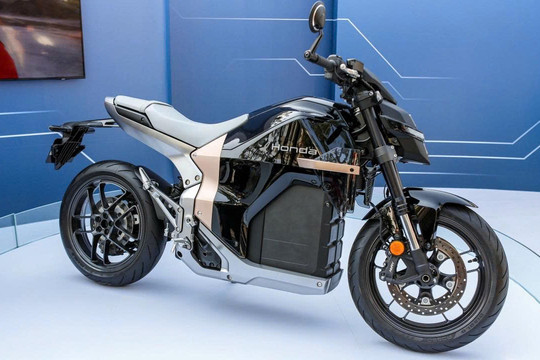 Honda vừa mở bán mô tô điện đầu tiên, đắt ngang xe hơi