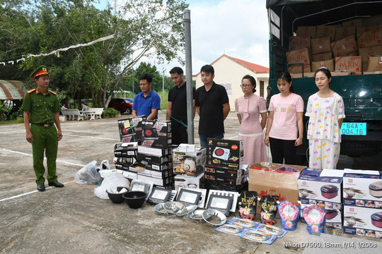 Khám xét, thu giữ 492 thùng hàng, hơn 5.800 bếp điện, nồi cơm điện cùng nhiều tang vật: Bắt giữ 6 đối tượng